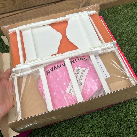 VINTAGE COLLECTIBLE BARBIE canopy bed BNWT - Picture 6 of 6